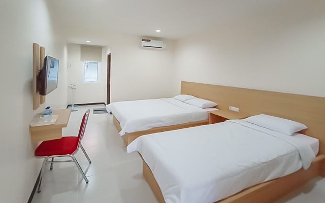 RedDoorz Syariah Plus near Tanjungpura University 2