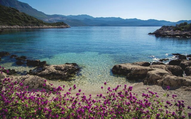 Blanca Beach Hotel