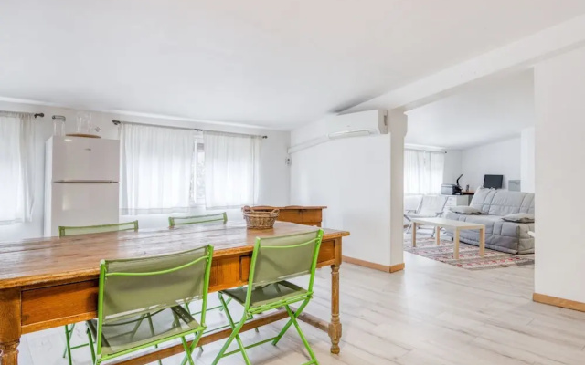 Cosy Apartment in Saint-didier With Open Kitchen