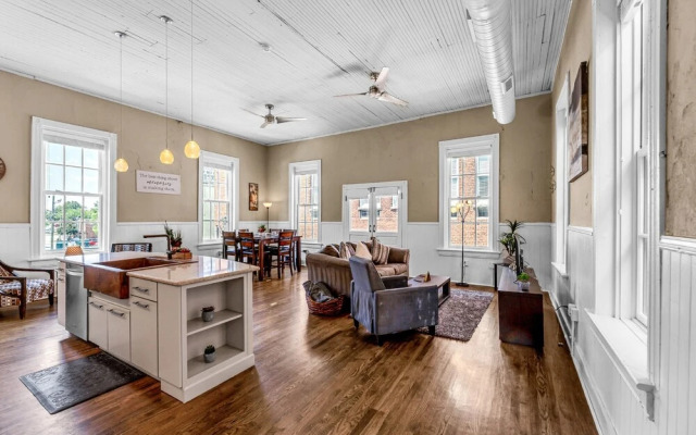 Downtown Delight - Private Balcony - Downtown Condo