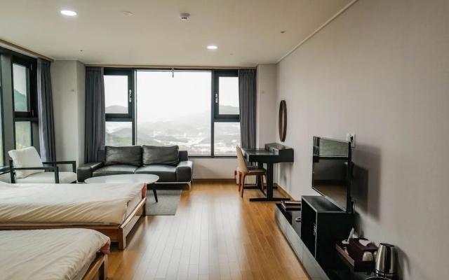 Sancheong Korean Medicine Family Hotel