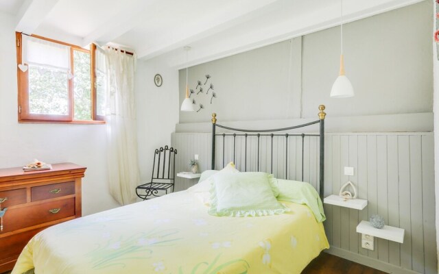 Holiday Home in Laluque with Terrace, Garden And Barbecue