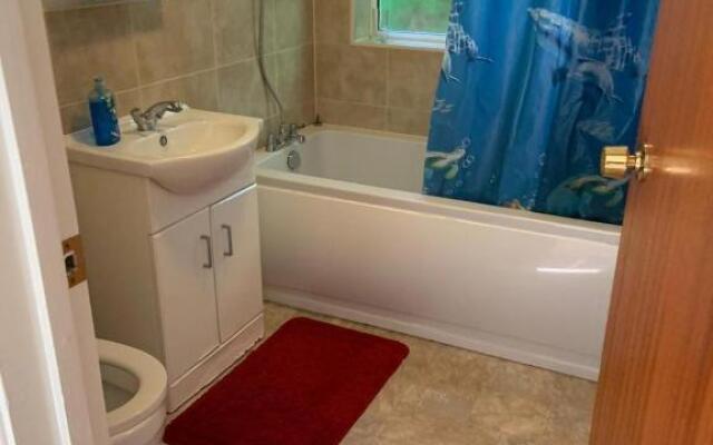 Captivating Bungalow With Garden in High Wycombe