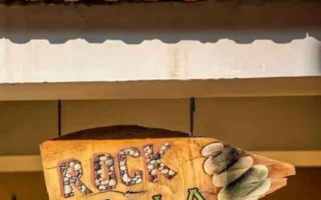 Rustic 3-BR Villa w/ Front & Back Yards in the mountains