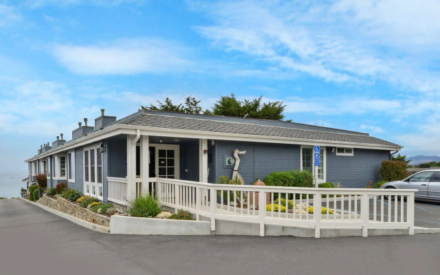 Sand Pebbles Inn