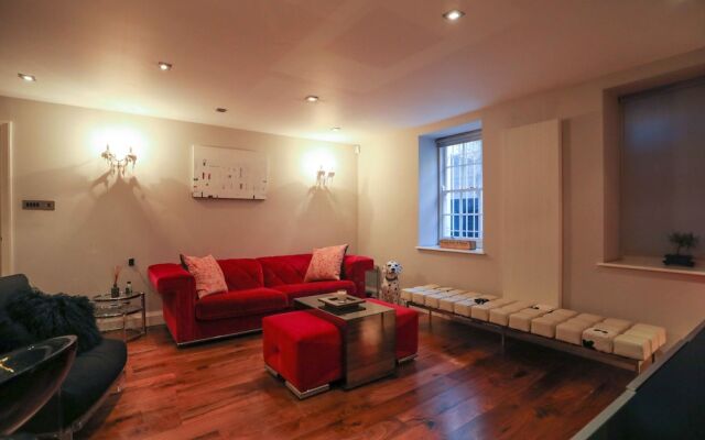 Lovely 2 Bed Flat in Warren Street