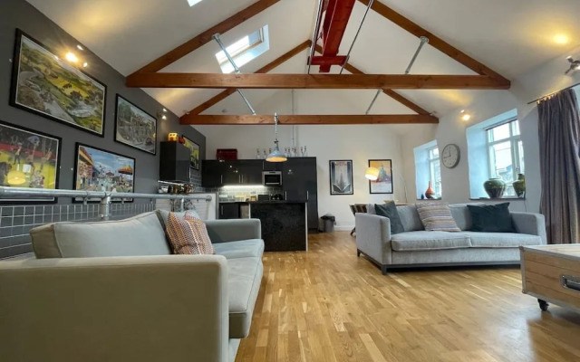 Stylish Tasteful 2bed 2bath Central Townhouse