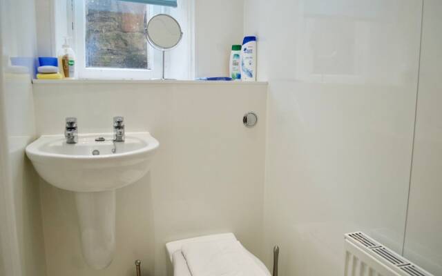 3 Bedroom Flat In Morningside