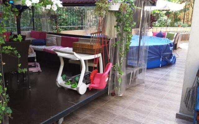 Garden Master-Bedroom Suites
