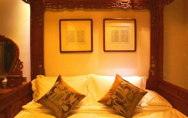 Cheng Garden Red Wood Courtyard