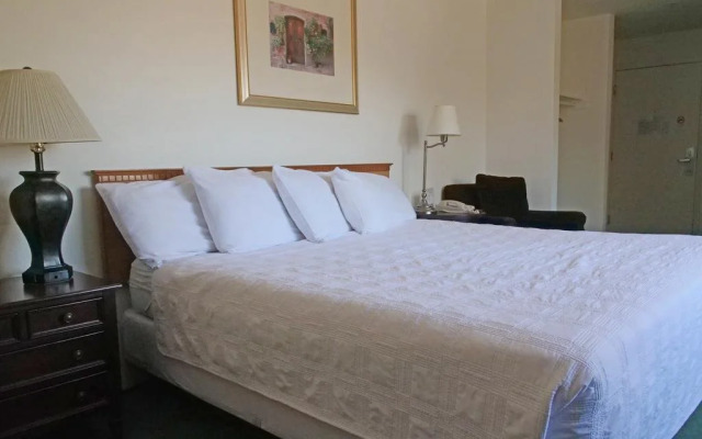 The Junction Hotel and Hostel