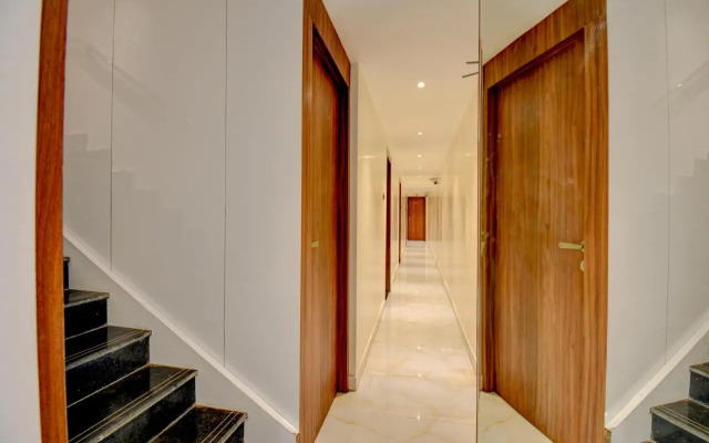 Hotel Majestic Crest