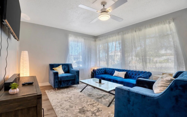 Sunset Stays by the Beach & Caddy's