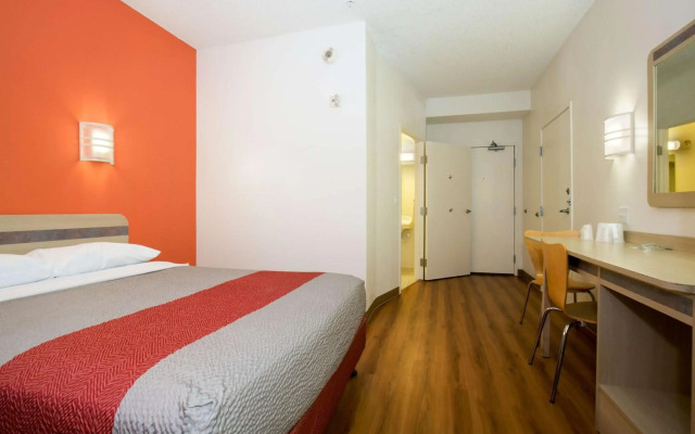 Motel 6 Brooklyn Center, MN - Minneapolis