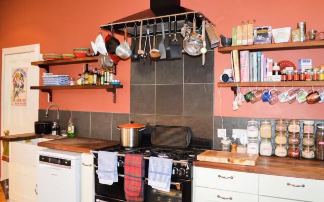 Bright Flat in Edinburgh With Private Garden