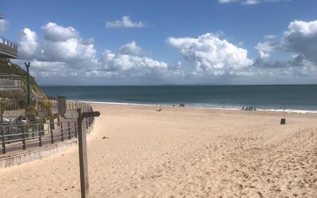Apartment 3 Waterstone House - Sea Front Apartment Hot Tub