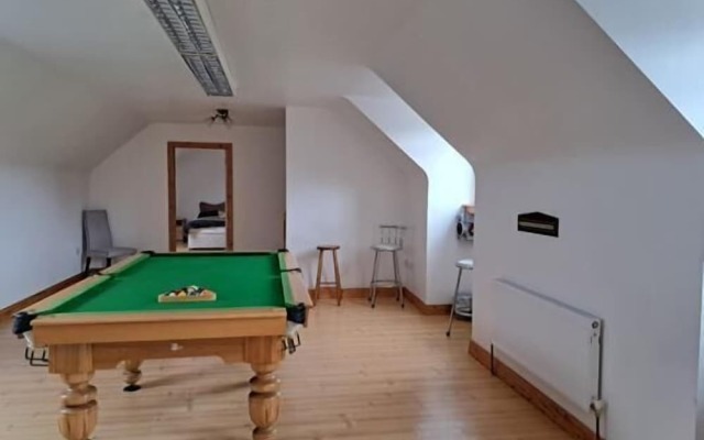 Spacious 6-bed House 10 Minutes From Knock Airport