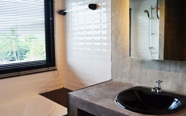 B2 Black Business & Budget Hotel