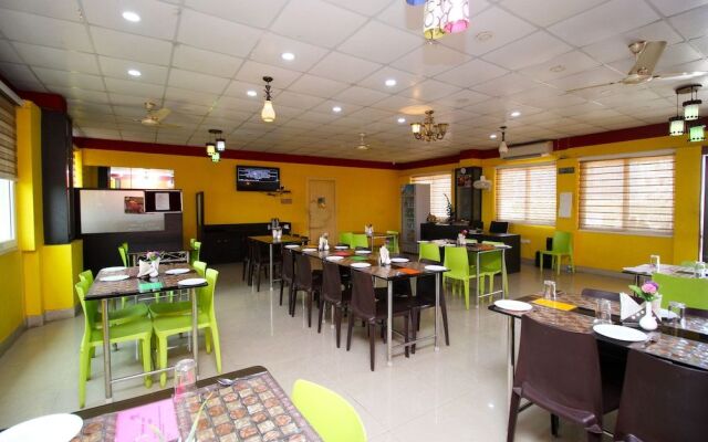 OYO 2279 Greenwood Galaxy