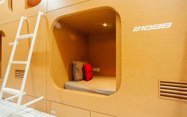 My Capsule Hotel by RedDoorz