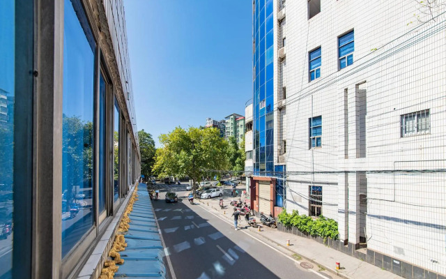 Locals Apartment House 40