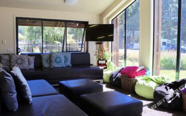 Lakefront Lodge Backpackers