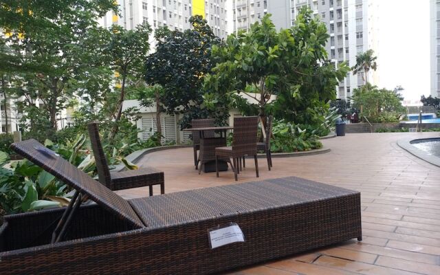 Spacious and Modern 2BR Springlake Summarecon Bekasi Apartment