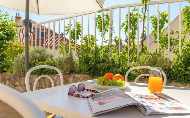 Hedera Estate, Hedera A10