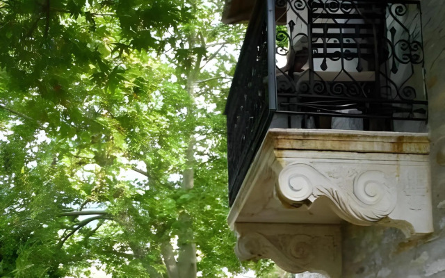 B&B Ta Xelidonakia