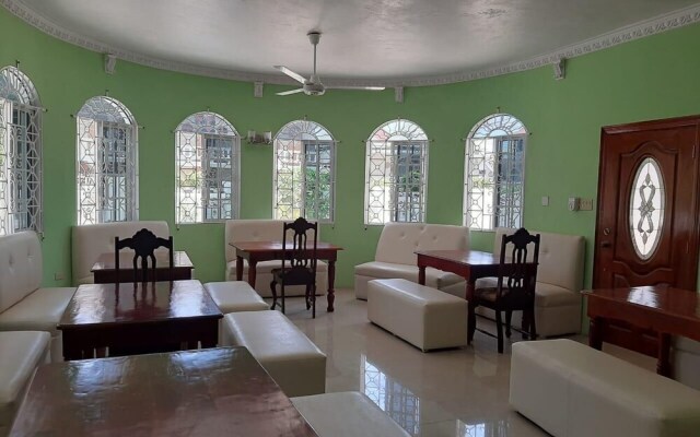 Dela de-Rose Guest House negril Jamaica
