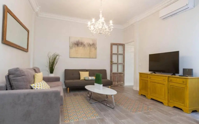 Sensacional Apartamento Junto a Palacio Real by Batuecas