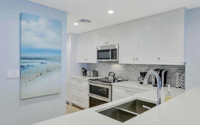 Beachfront Condo With 180-degree Views and Pool