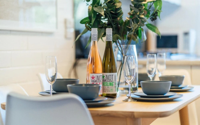 Urban Beach Shack-Metres from the Beach & Cafes