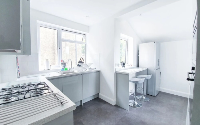 Lovely, Recently Renovated Maisonette in NW London