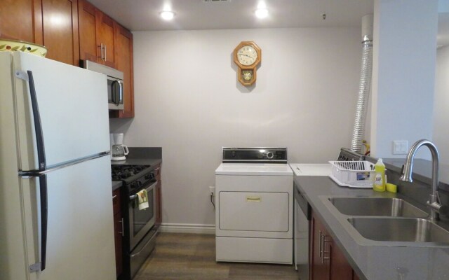 Fully Furnished Apartments near CSUN