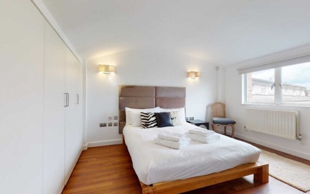 Short let - Penthouse Apartment With West-facing Terrace
