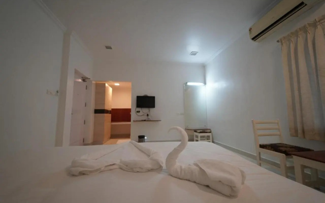 Hotel Palmyra Grand Inn – Guest Rooms – Tirunelveli