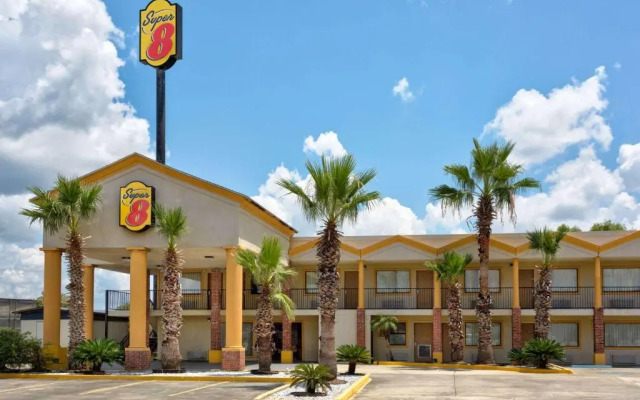 Super 8 Breaux Bridge