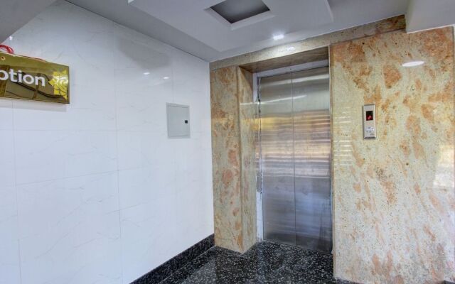 Oyo 44203 Sri Manis Residency
