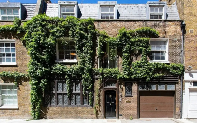 Stylish&Spacious 4br House W/Parking in Kensington