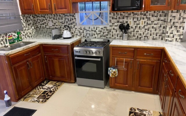 Charming 1-bed House in Georgetown