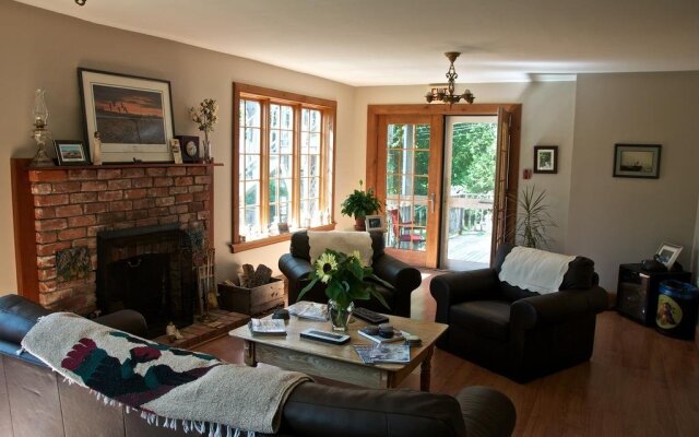 1854, The Maplegrove Inn