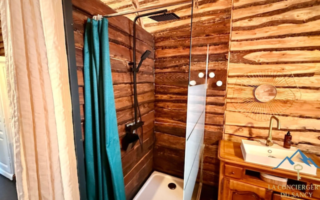 Cabin-style Nook for 2