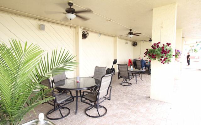 Cozy 5th Floor Waterview Condo