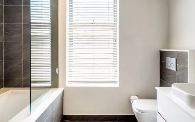 Tranquil Escape in Sea Point Aureto