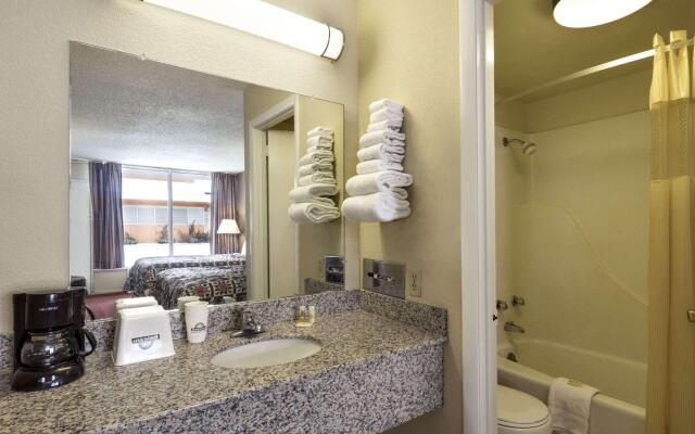 Days Inn White House