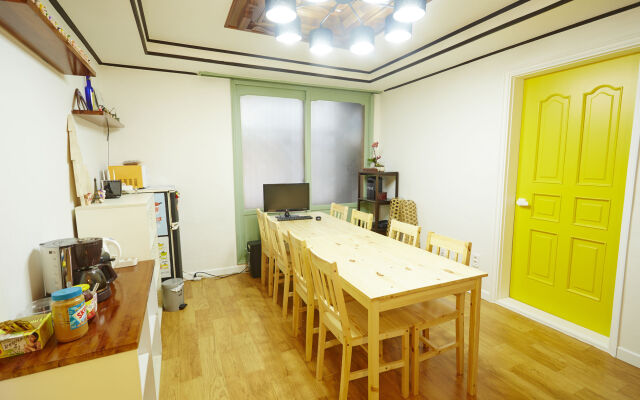 Owl Guesthouse - Hostel