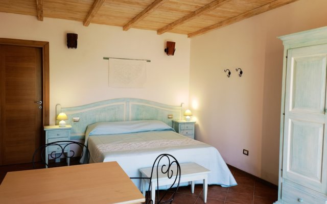 la corte degli ulivi