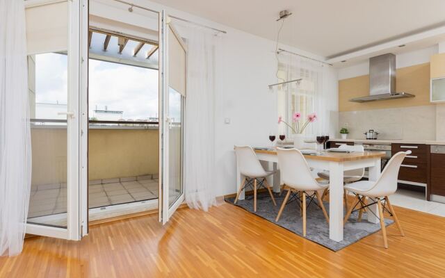 Apartment Aleja Wilanowska by Renters