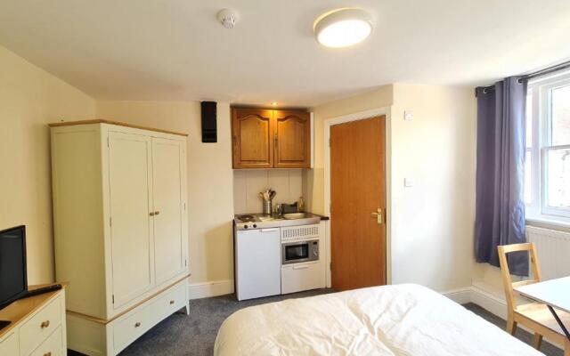 Grace Apartments - Living Rock